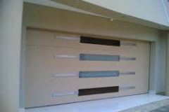 Sezionale garage con finestrature