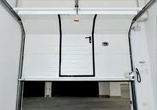 Sezionale con porta pedonale